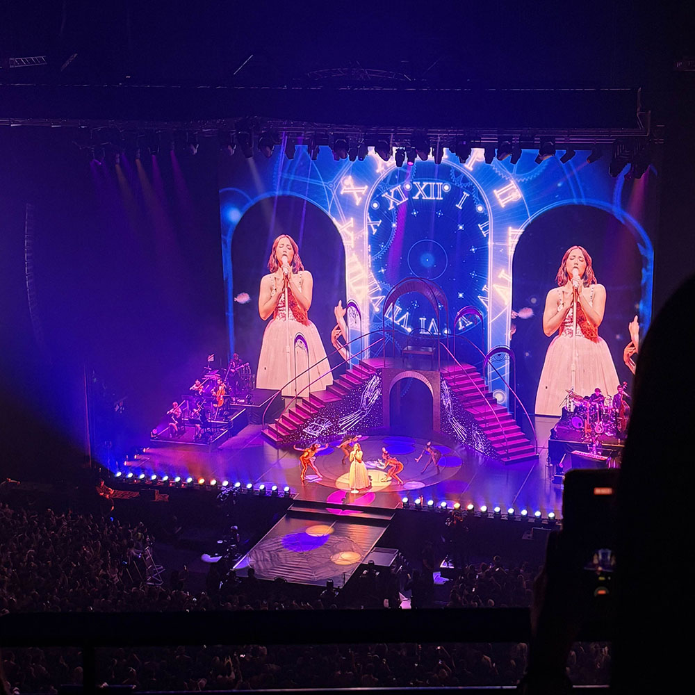 laufey concert